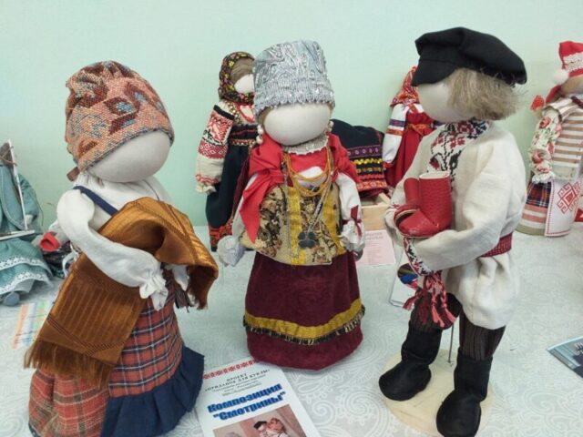 В Осташкове Тверской области работает всероссийская передвижная выставка народной куклы «Россияночка»