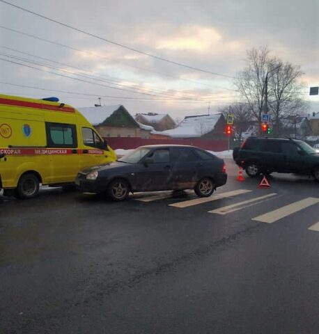 В Твери на Красина машина сбила двух пешеходов