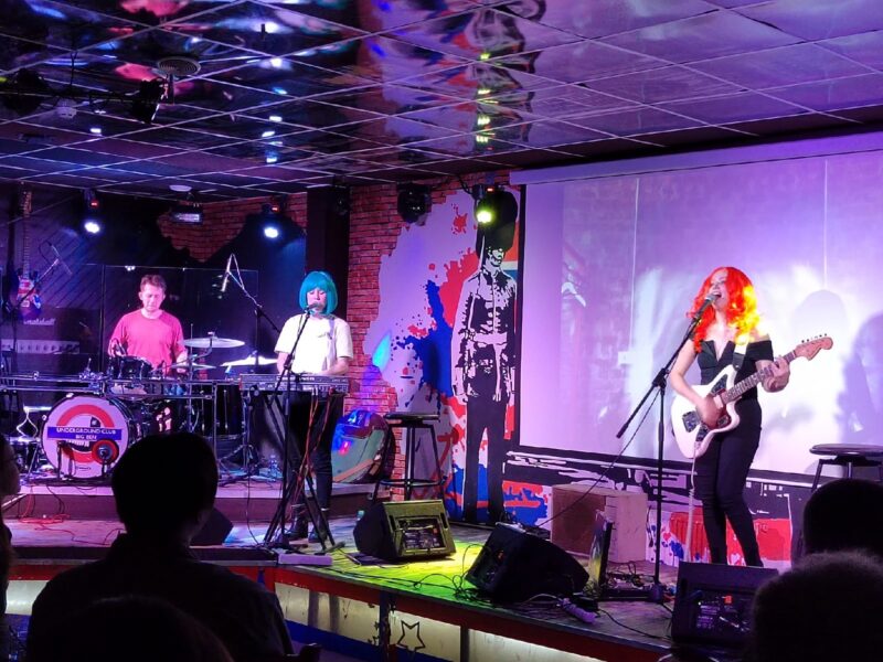 Звездные разборки. Группа "Комсомольск" впервые спела про Меладзе в Твери