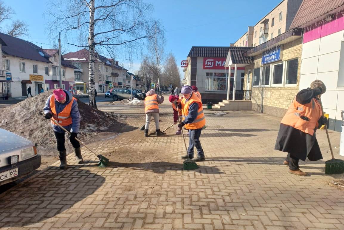 Нелидовские коммунальные службы начали готовить город к весне Нелидовские коммунальные службы начали готовить город к весне