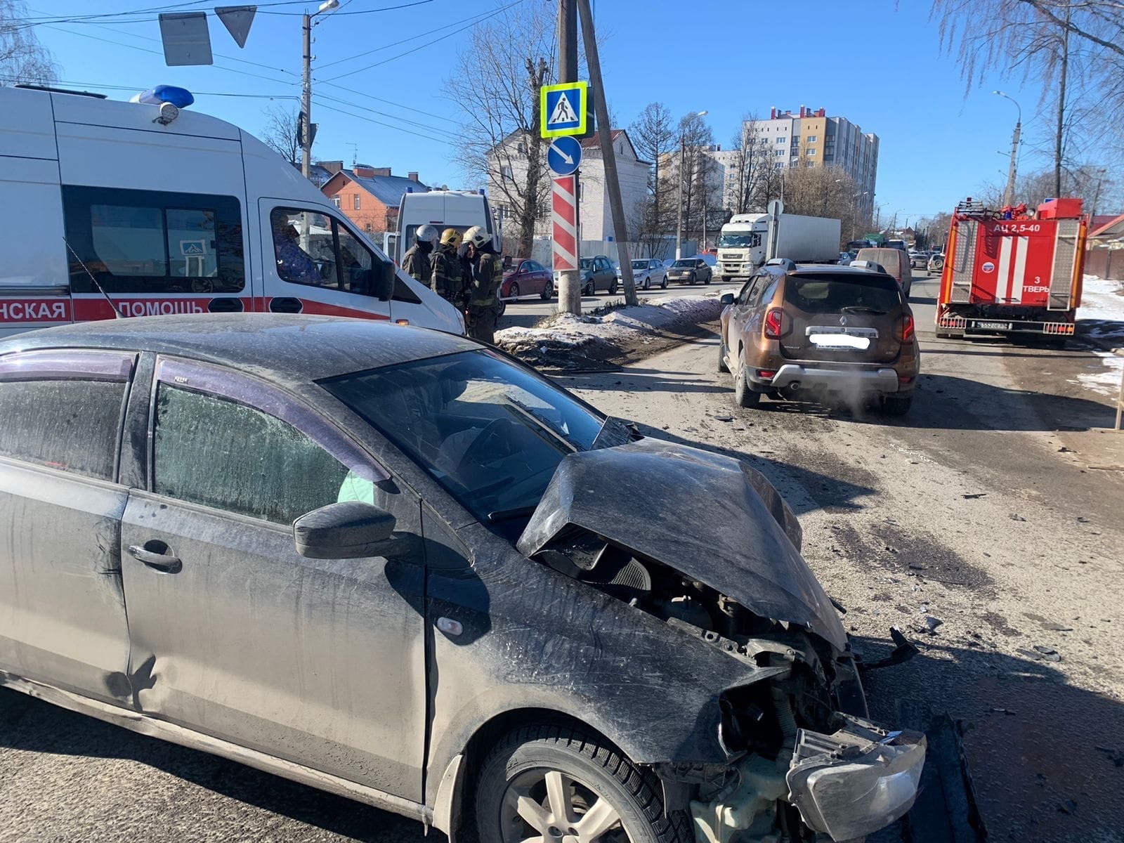 На перекрестке в Твери произошло ДТП, есть пострадавшие На перекрестке в Твери произошло ДТП, есть пострадавшие