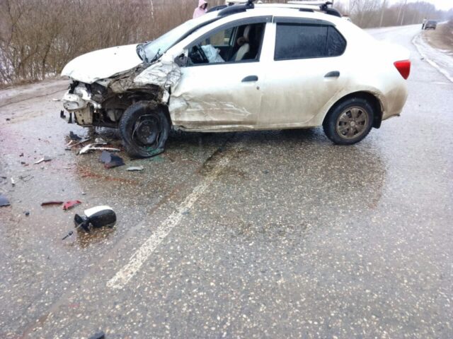 В Тверской области при столкновении двух Рено пострадали водитель и пассажир