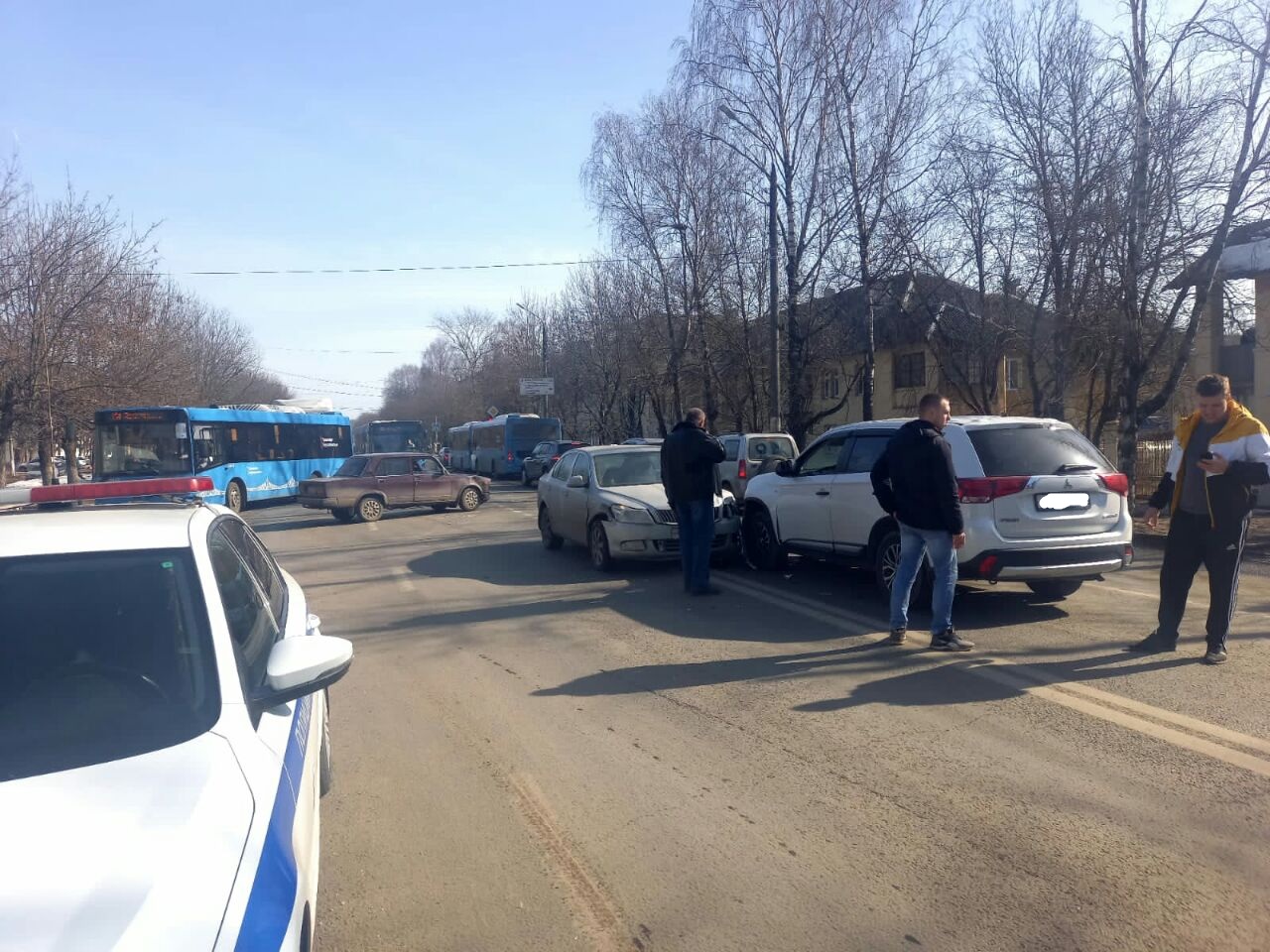 Один человек получил травмы в массовом ДТП в Твери Один человек получил травмы в массовом ДТП в Твери