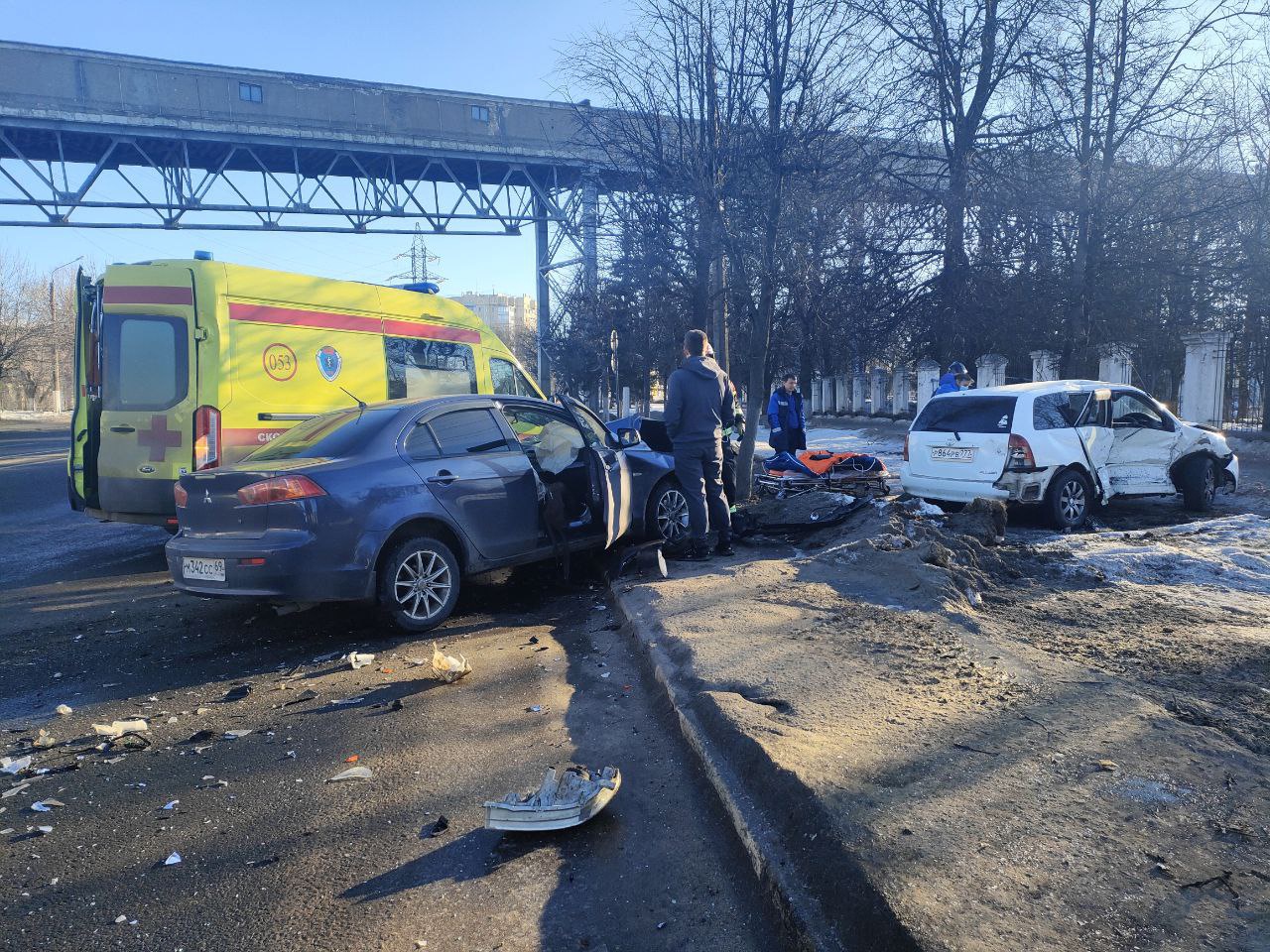 В Твери водитель иномарки спровоцировал ДТП, в котором пострадал В Твери водитель иномарки спровоцировал ДТП, в котором пострадал