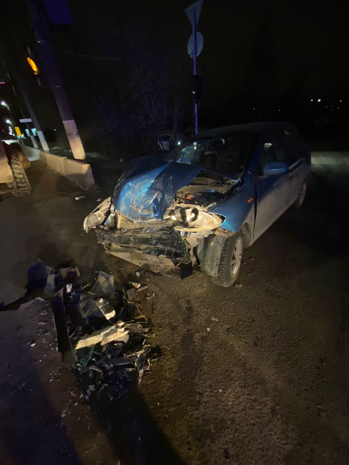 В Твери дорогу не поделили легковушка и автогрейдер