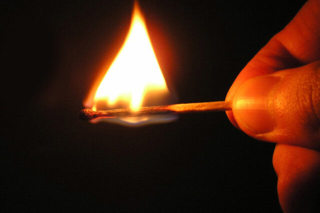 Житель Тверской области сжег чужой автомобиль Житель Тверской области сжег чужой автомобиль