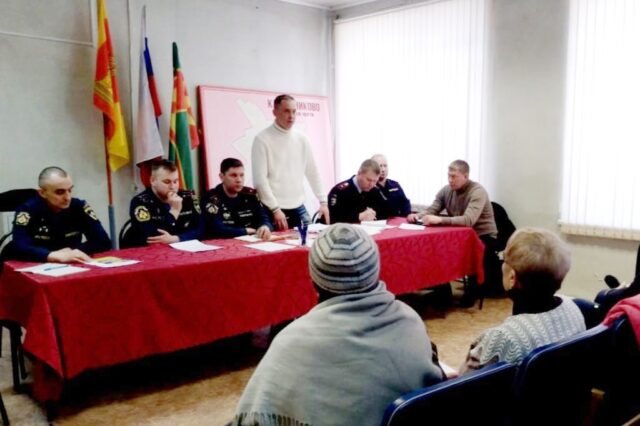 Жителям поселка Калашниково рассказали о благоустройстве и безопасности