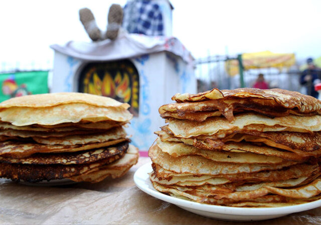 Жителей Твери приглашают полакомиться блинами на масленичных ярмарках