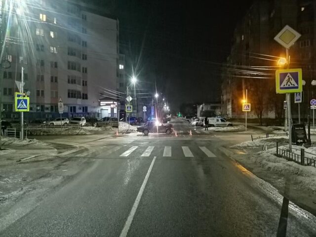 В Твери молодой водитель не успел "проскочить" перекресток и попал в больницу