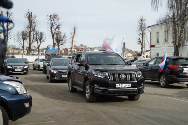 В Твери прошел автомобильный пробег в поддержку спецоперации на Украине В Твери прошел автомобильный пробег в поддержку спецоперации на Украине