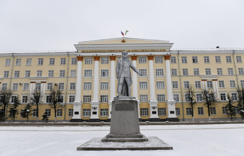 Игорь Руденя поздравил коллектив и ветеранов академии ВКО с 65-летием со дня основания вуза