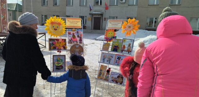 В Западной Двине жители попрощались с зимой и встретили весну