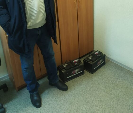 В Тверской области местный житель украл аккумуляторы из чужого служебного автомобиля В Тверской области местный житель украл аккумуляторы из чужого служебного автомобиля
