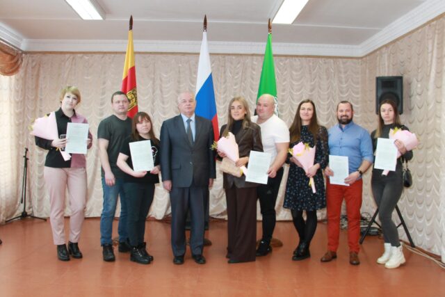 Молодые семьи Нелидова получили выплату на собственное жилье