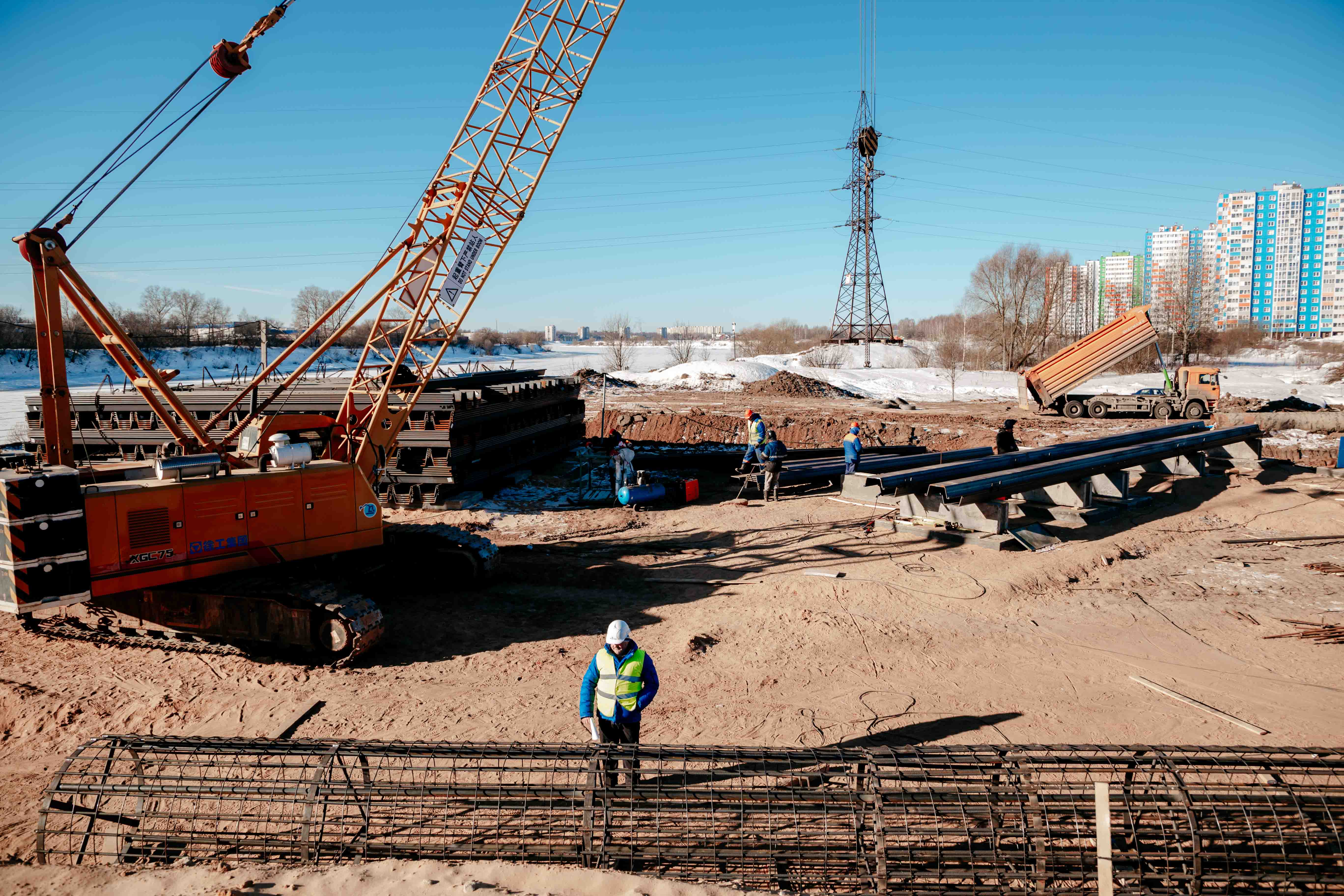 Игорь Руденя посетил площадку строительства Западного моста в Твери Игорь Руденя посетил площадку строительства Западного моста в Твери