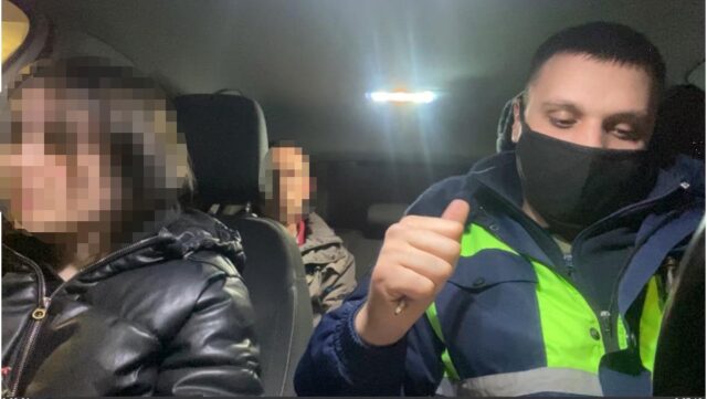 Сотрудники ДПС остановили автомобиль с несовершеннолетней за рулем Сотрудники ДПС остановили автомобиль с несовершеннолетней за рулем