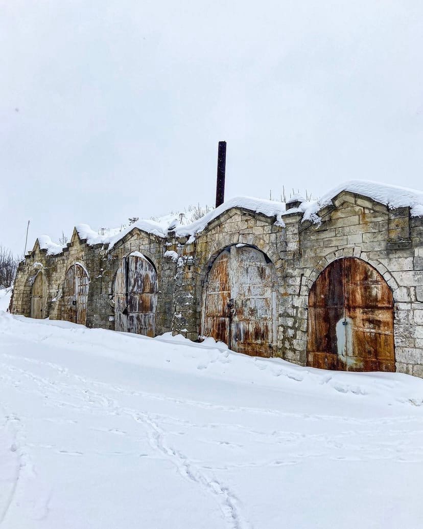 Блогер показала белокаменные кузницы Старицы
