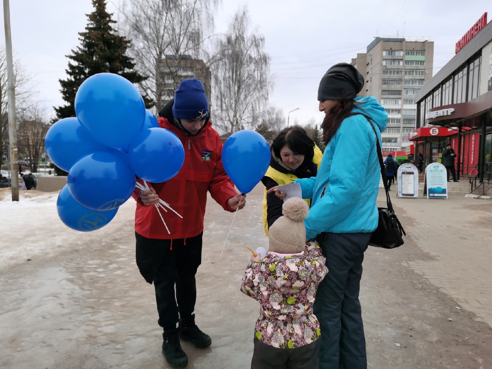 Волонтеры и юнармейцы провели акцию в Тверской области Волонтеры и юнармейцы провели акцию в Тверской области