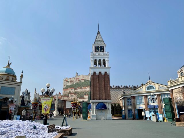 Наши в Корее: Конаково засветилось в местном парке аттракционов Наши в Корее: Конаково засветилось в местном парке аттракционов