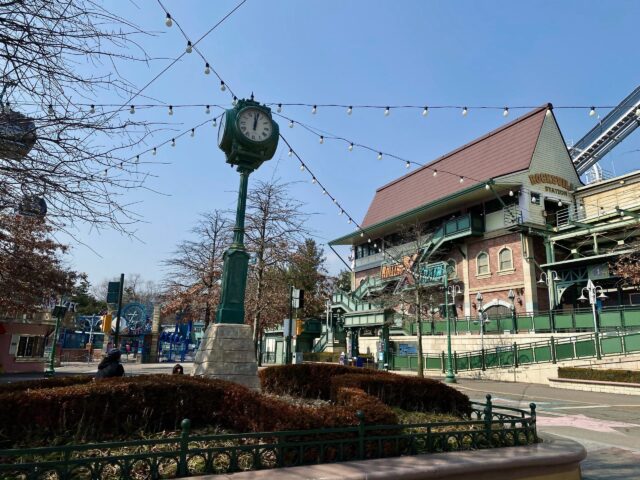 Наши в Корее: Конаково засветилось в местном парке аттракционов