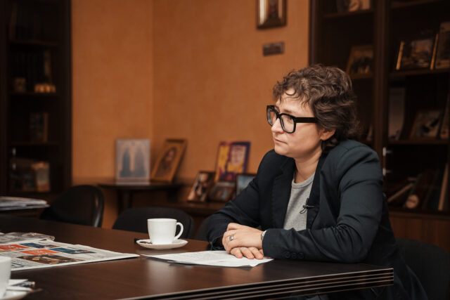 Маленькая Сербия держит за руку большую Россию