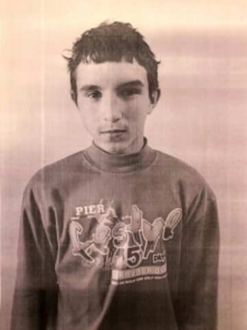 В Твери 14-летний мальчик ушел из интерната в шлепках и пропал В Твери 14-летний мальчик ушел из интерната в шлепках и пропал