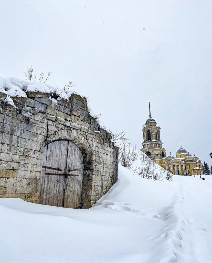 Блогер показала белокаменные кузницы Старицы