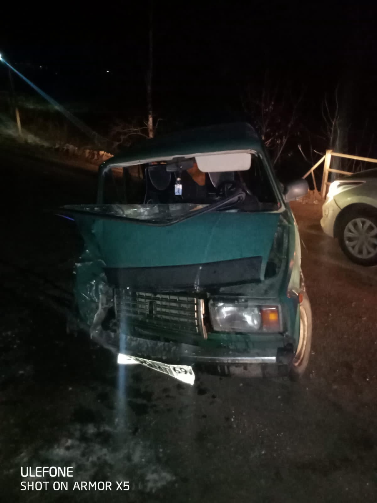 В Кашине ночью автомобиль врезался в опору моста В Кашине ночью автомобиль врезался в опору моста