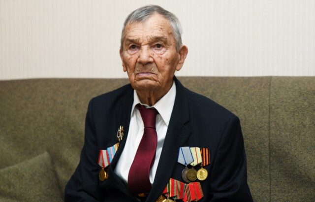 Игорь Руденя поздравил со 101-летием участника Сталинградской битвы Арсения Михайловича Сухопарова Игорь Руденя поздравил со 101-летием участника Сталинградской битвы Арсения Михайловича Сухопарова