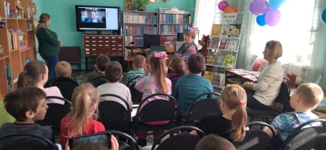 Маленькие западнодвинцы встретились с писательницей с Мариной Тараненко Маленькие западнодвинцы встретились с писательницей с Мариной Тараненко
