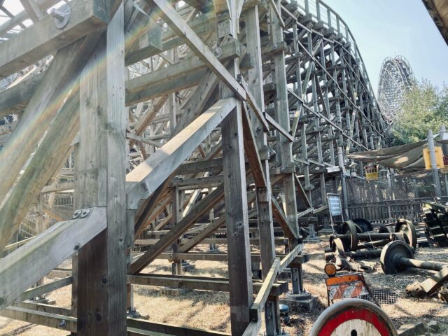 Наши в Корее: Конаково засветилось в местном парке аттракционов