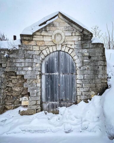 Блогер показала белокаменные кузницы Старицы Блогер показала белокаменные кузницы Старицы