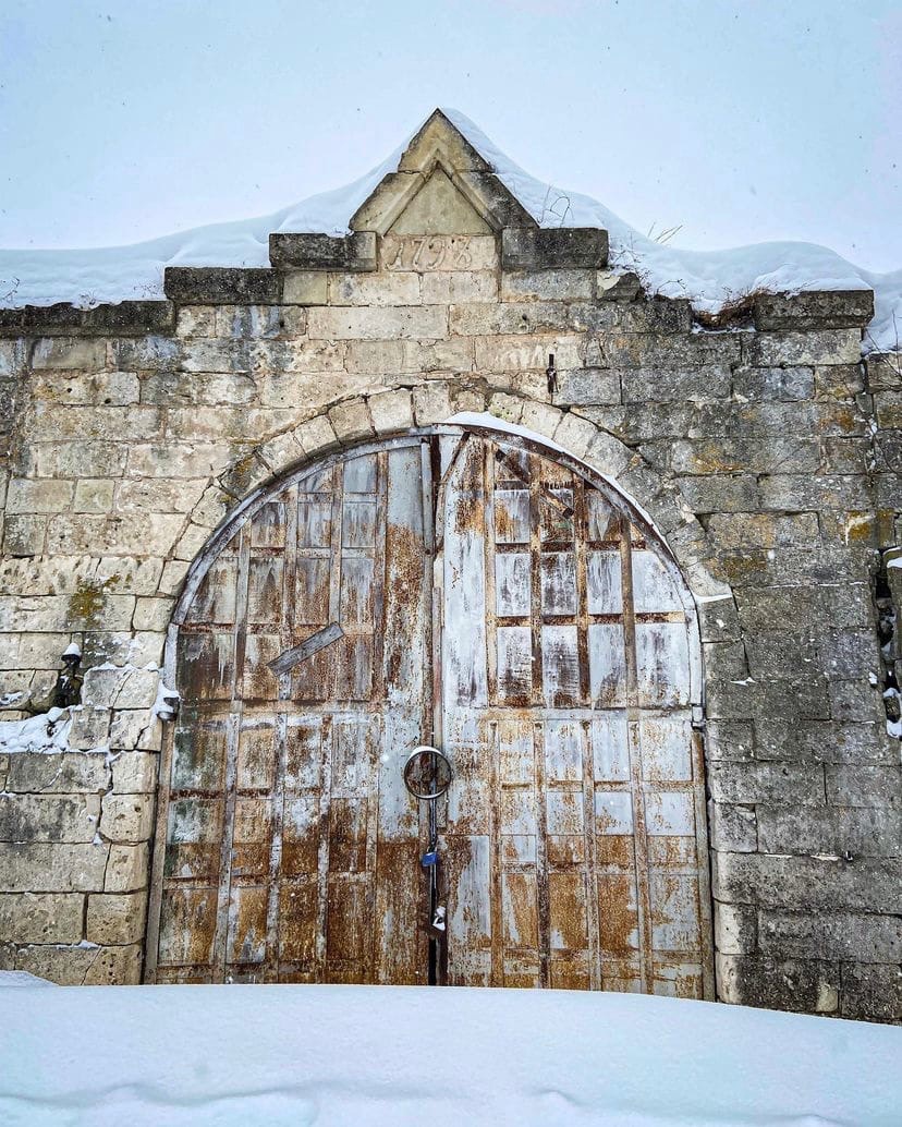 Блогер показала белокаменные кузницы Старицы