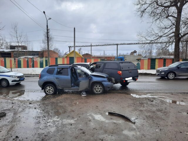 В Тверской области столкнулись две машины, есть пострадавшие