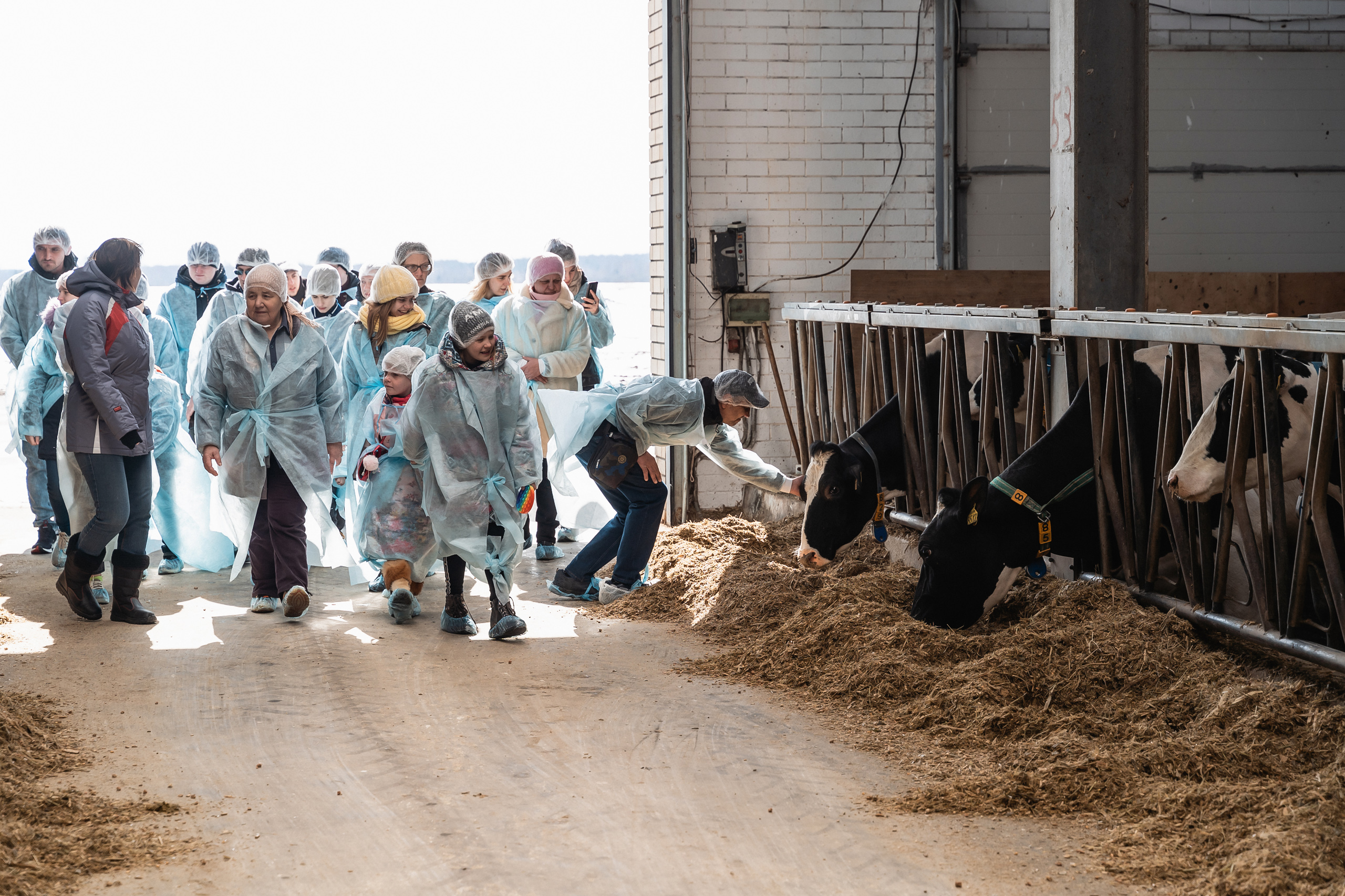 ЗАО "Калининское" с экскурсией посетили вынужденные переселенцы с Украины