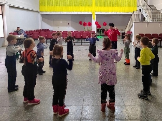 Дети в Андреаполе Тверской области отметили день птиц Дети в Андреаполе Тверской области отметили день птиц