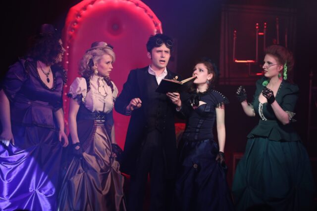 На сцене театра "Премьер" представят спектакль-притчу "Дракон"