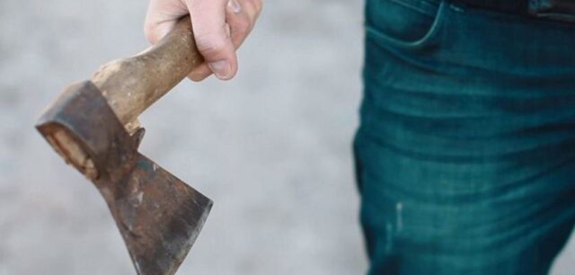 В Тверской области двое пьяных мужчин украли у знакомого бидон с домашним вином