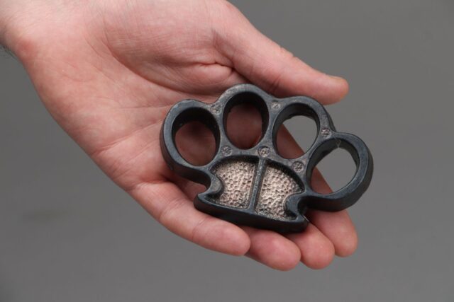 В Тверской области заблокировали сайты, на которых продавали кастеты