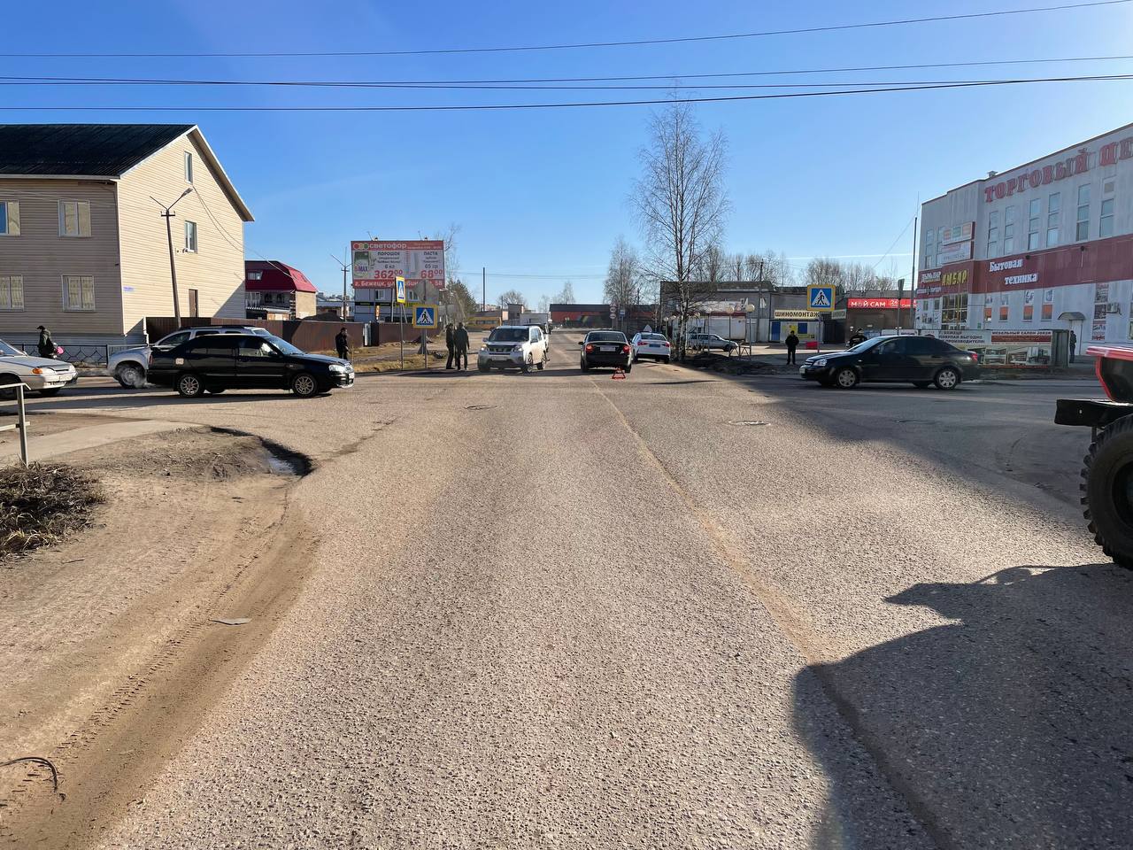 В Бежецке ослепленный солнцем водитель сбил пешехода В Бежецке ослепленный солнцем водитель сбил пешехода