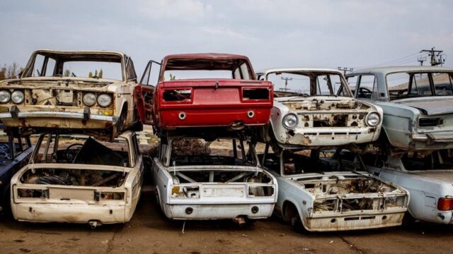 Житель Тверской области увез чужую машину в металлолом на эвакуаторе