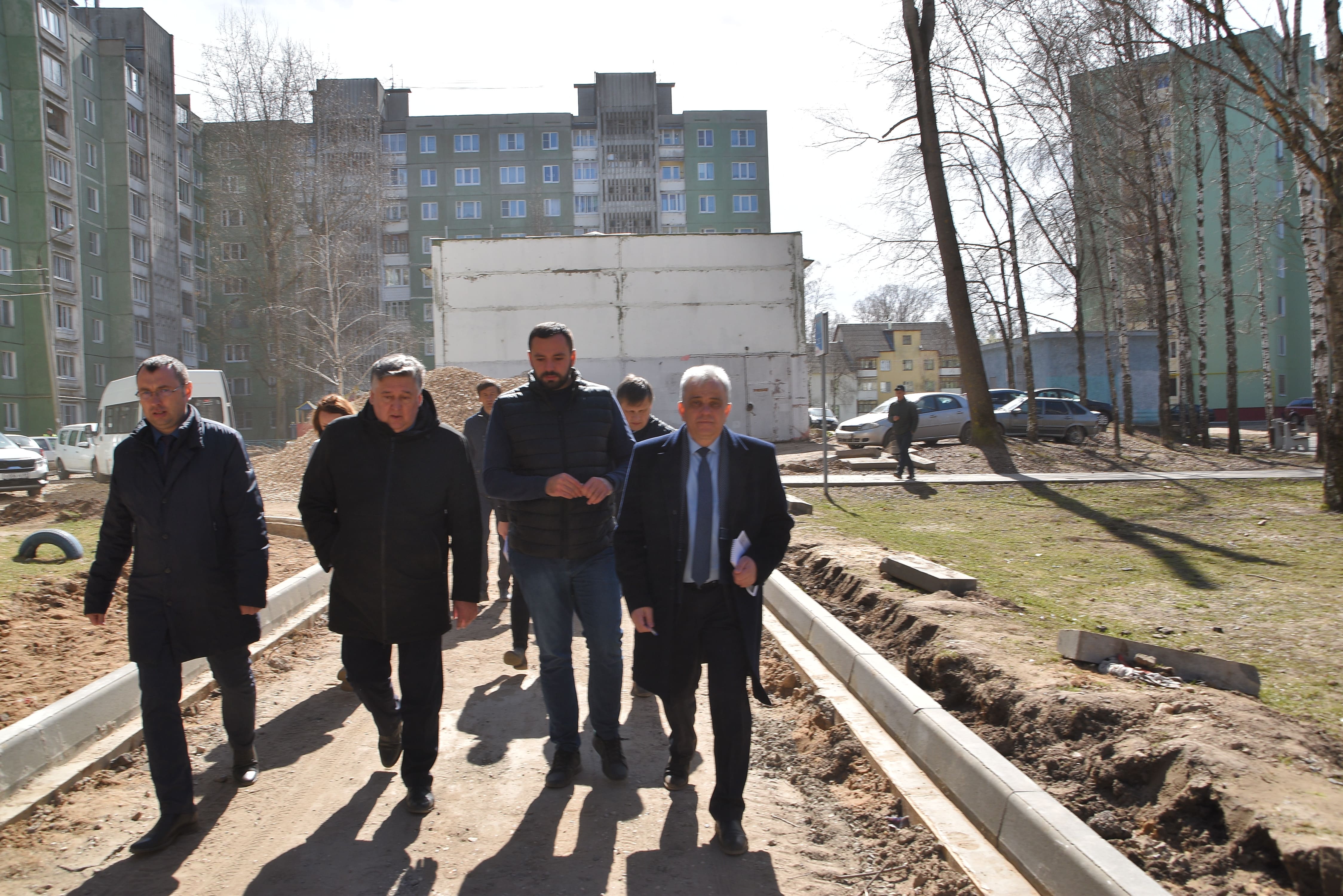Глава Твери проинспектировал ход работ по благоустройству территорий