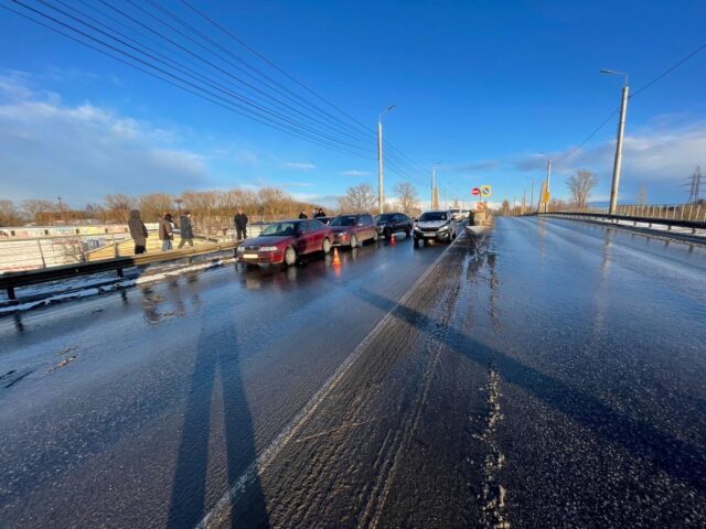 Паровоз из автомобилей: в Твери в ДТП попали четыре машины Паровоз из автомобилей: в Твери в ДТП попали четыре машины