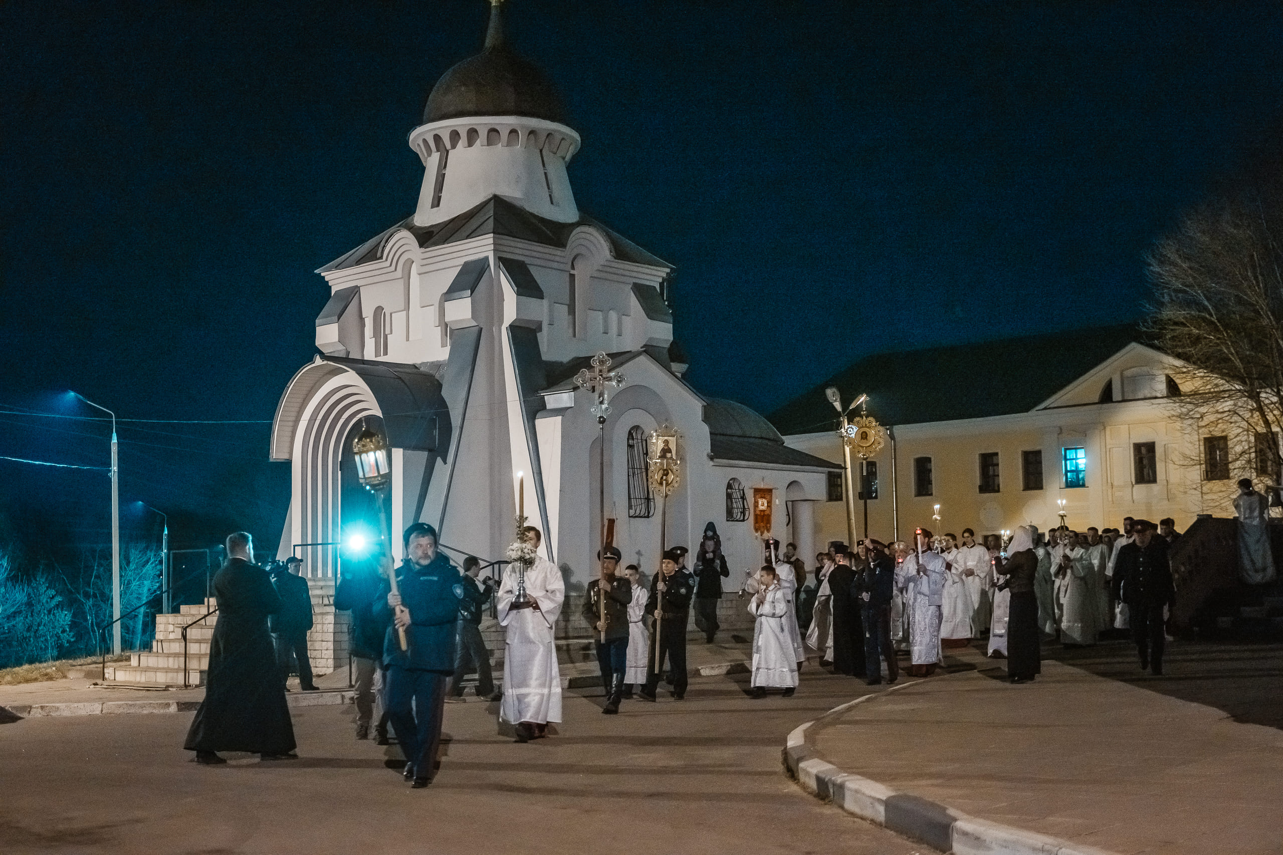 В храмах Тверской области прошли праздничные пасхальные богослужения
