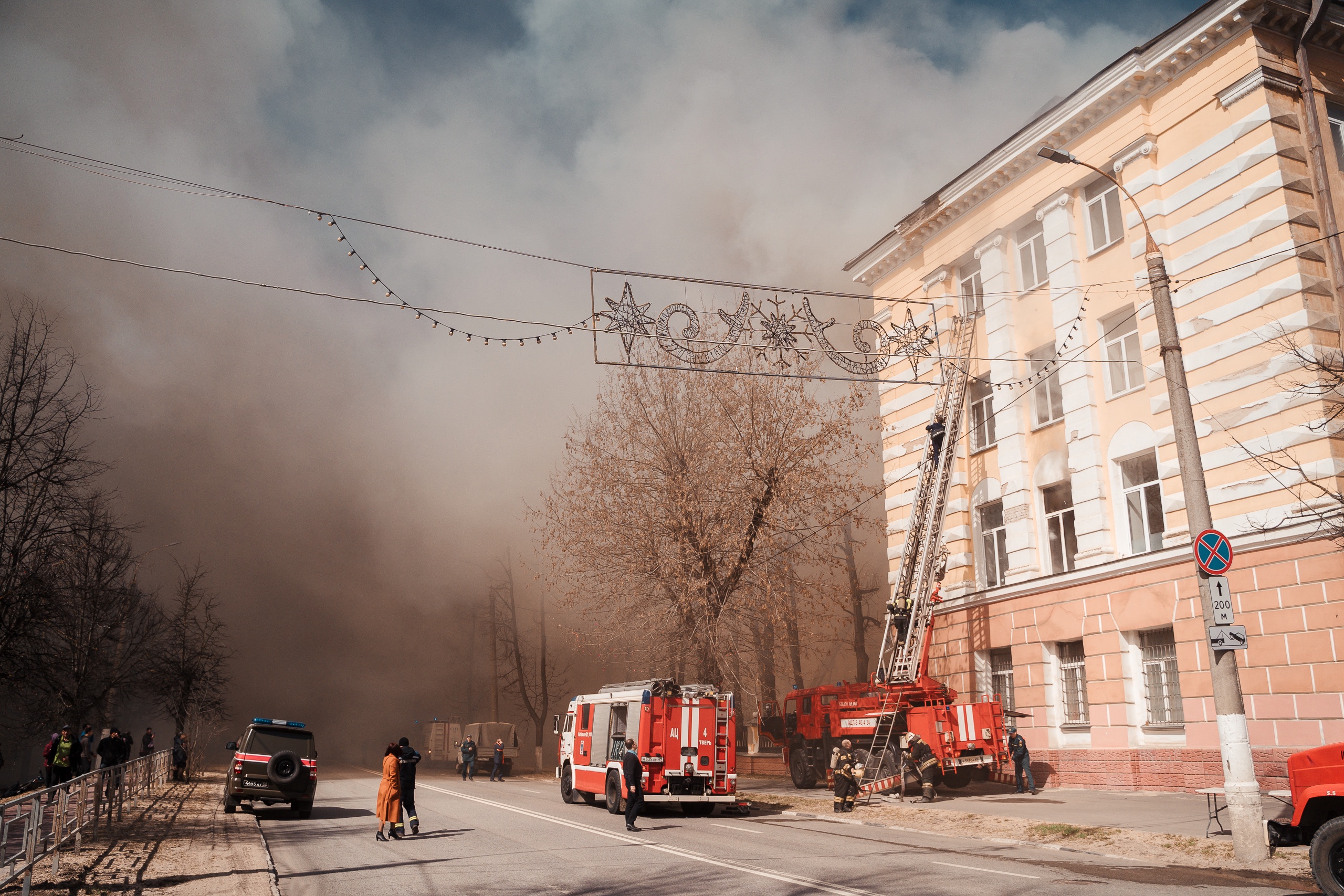 В Твери на набережной Афанасия Никитина горит здание