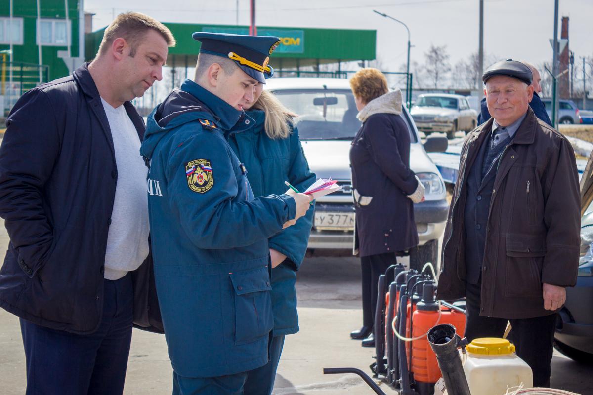 В Лихославле прошел смотр сил и средств противопожарной обороны В Лихославле прошел смотр сил и средств противопожарной обороны