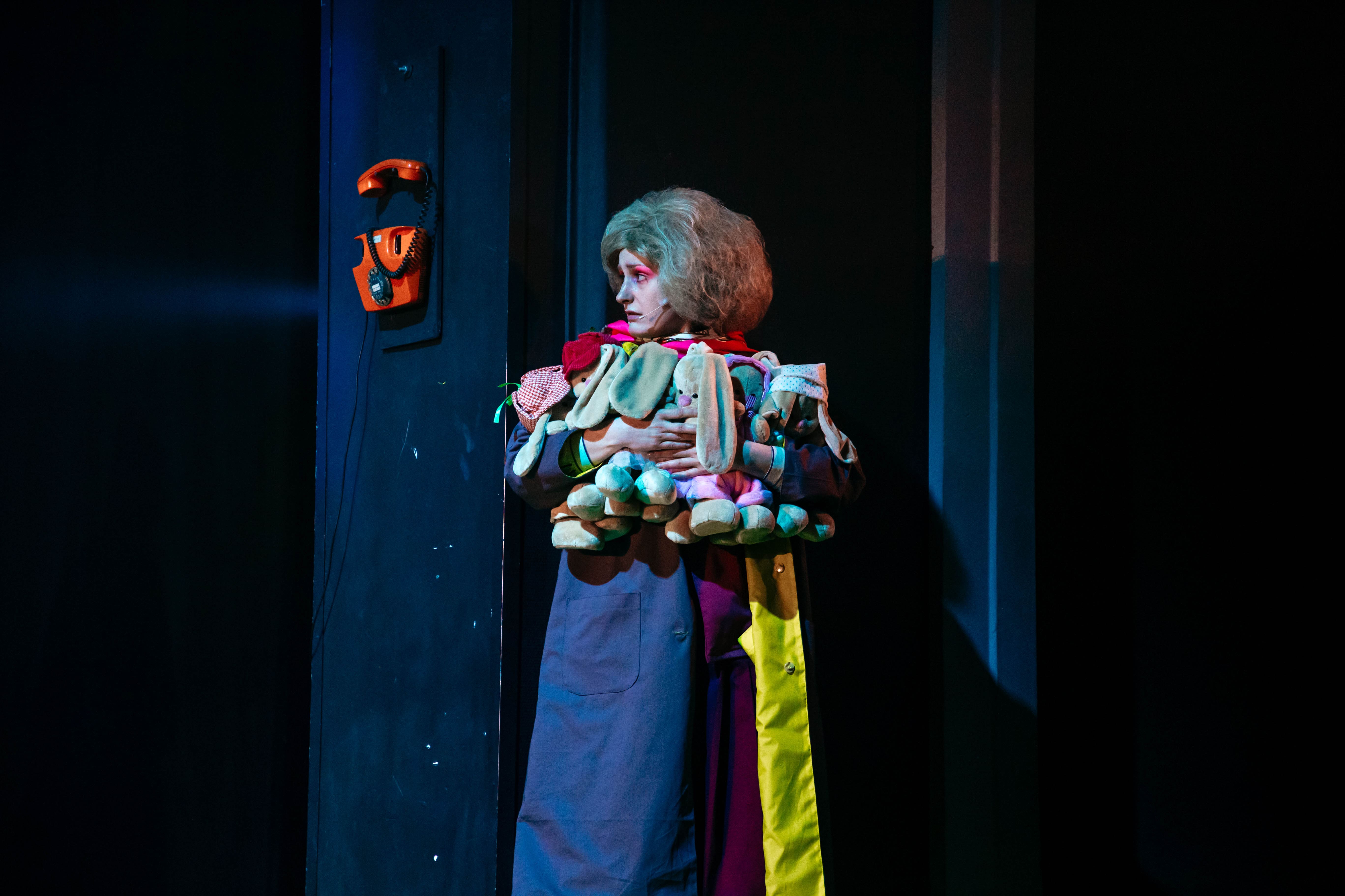 Пушистый злодей и запутанная история: В ТЮЗе представили по-настоящему "Зверский детектив"