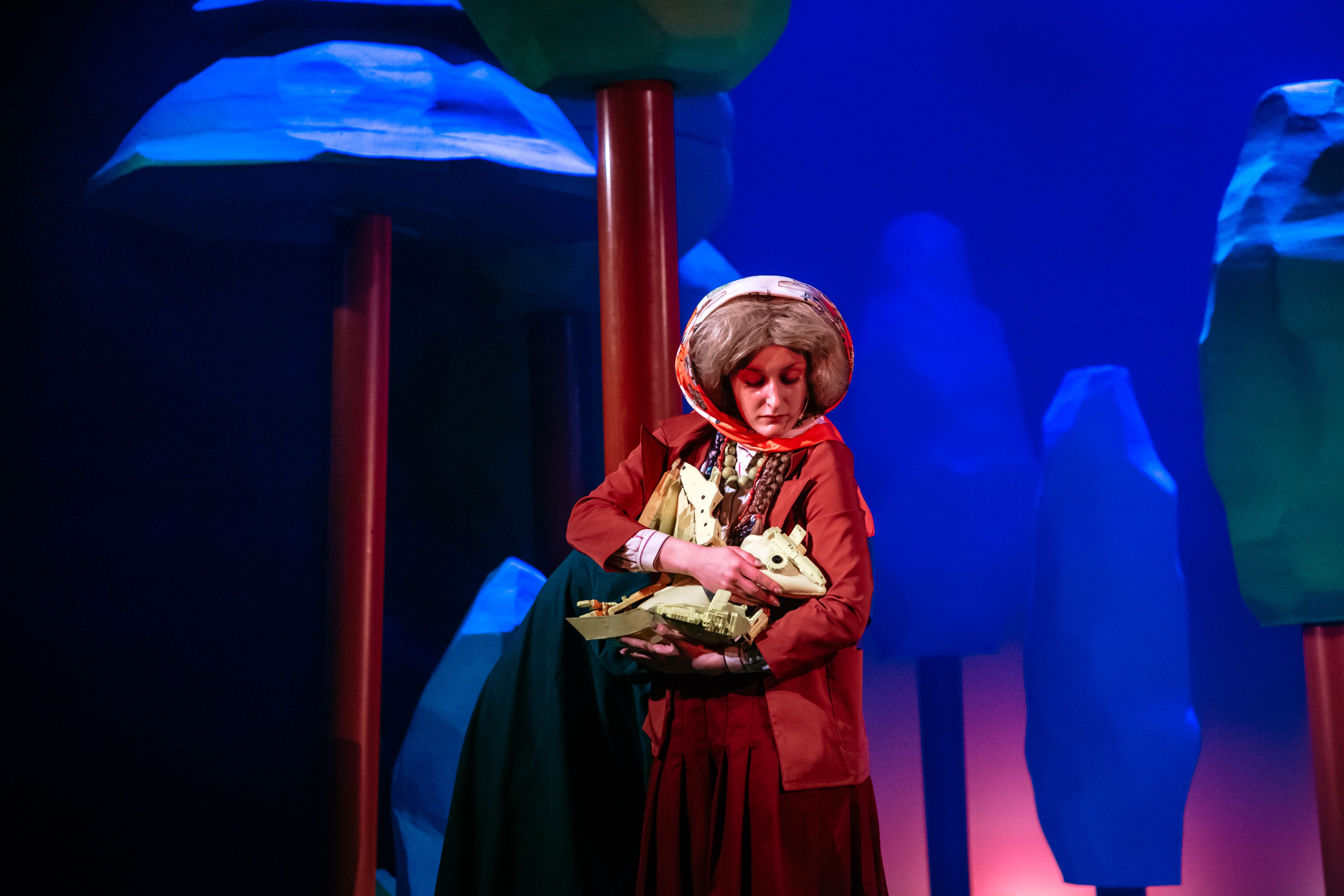 Пушистый злодей и запутанная история: В ТЮЗе представили по-настоящему "Зверский детектив"