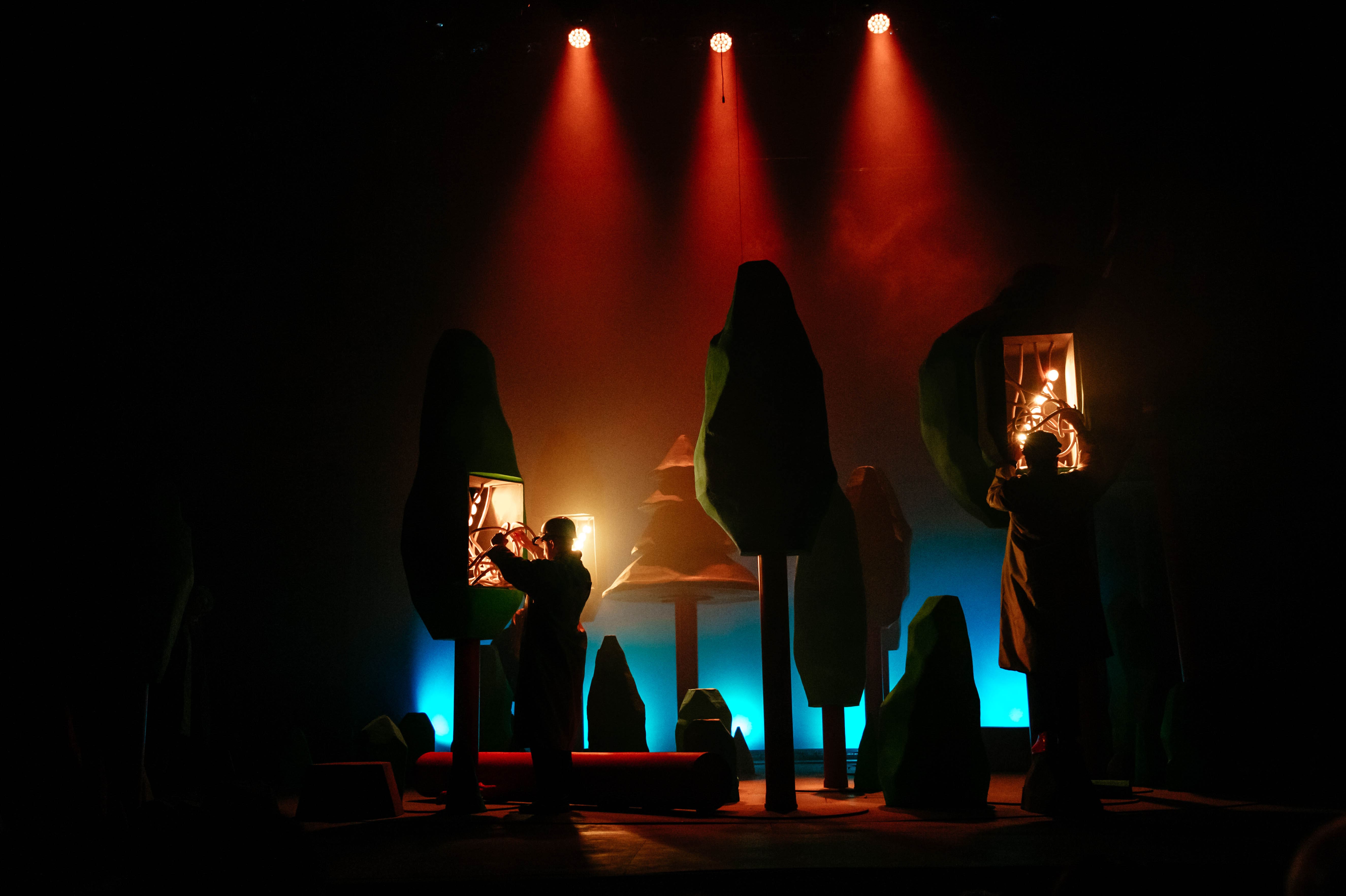 Пушистый злодей и запутанная история: В ТЮЗе представили по-настоящему "Зверский детектив"