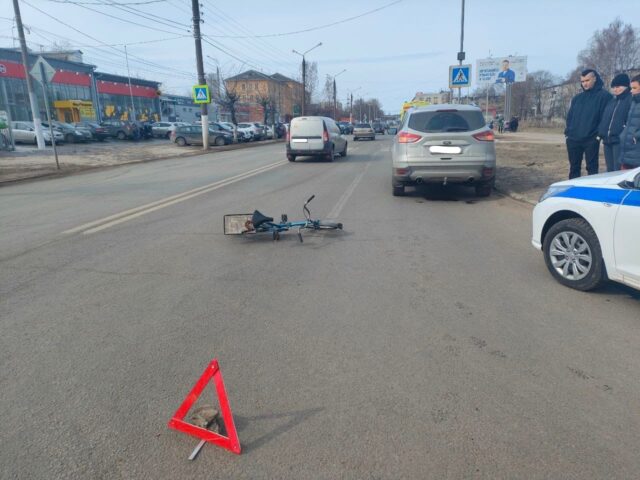 В Твери водитель иномарки сбил велосипедиста В Твери водитель иномарки сбил велосипедиста